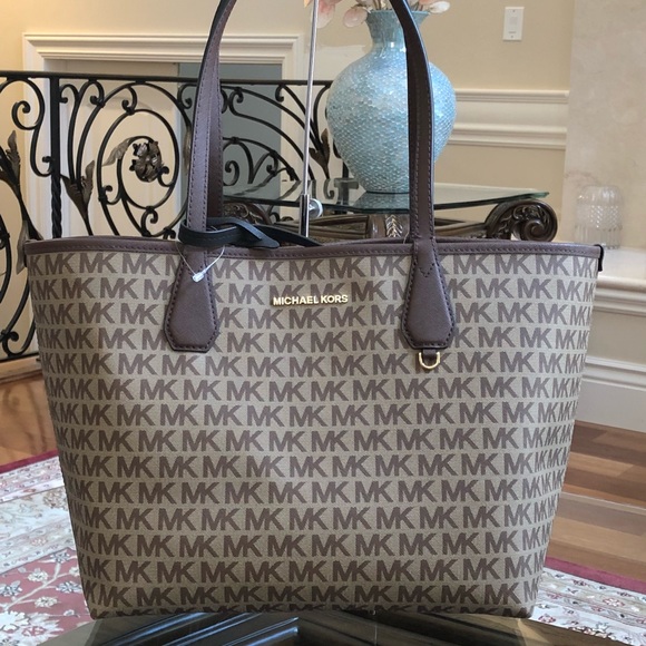 Michael Kors Candy Large Reversible Tote+Wristlet - Picture 5 of 8
